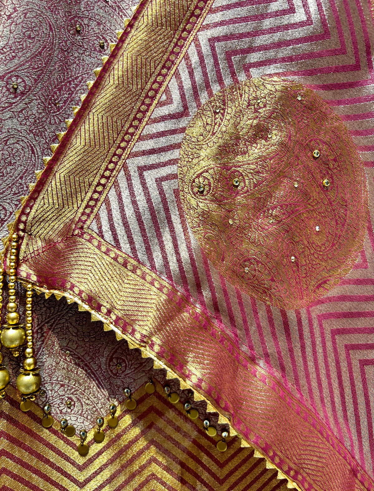 Vaibhavya Banarasi Suit