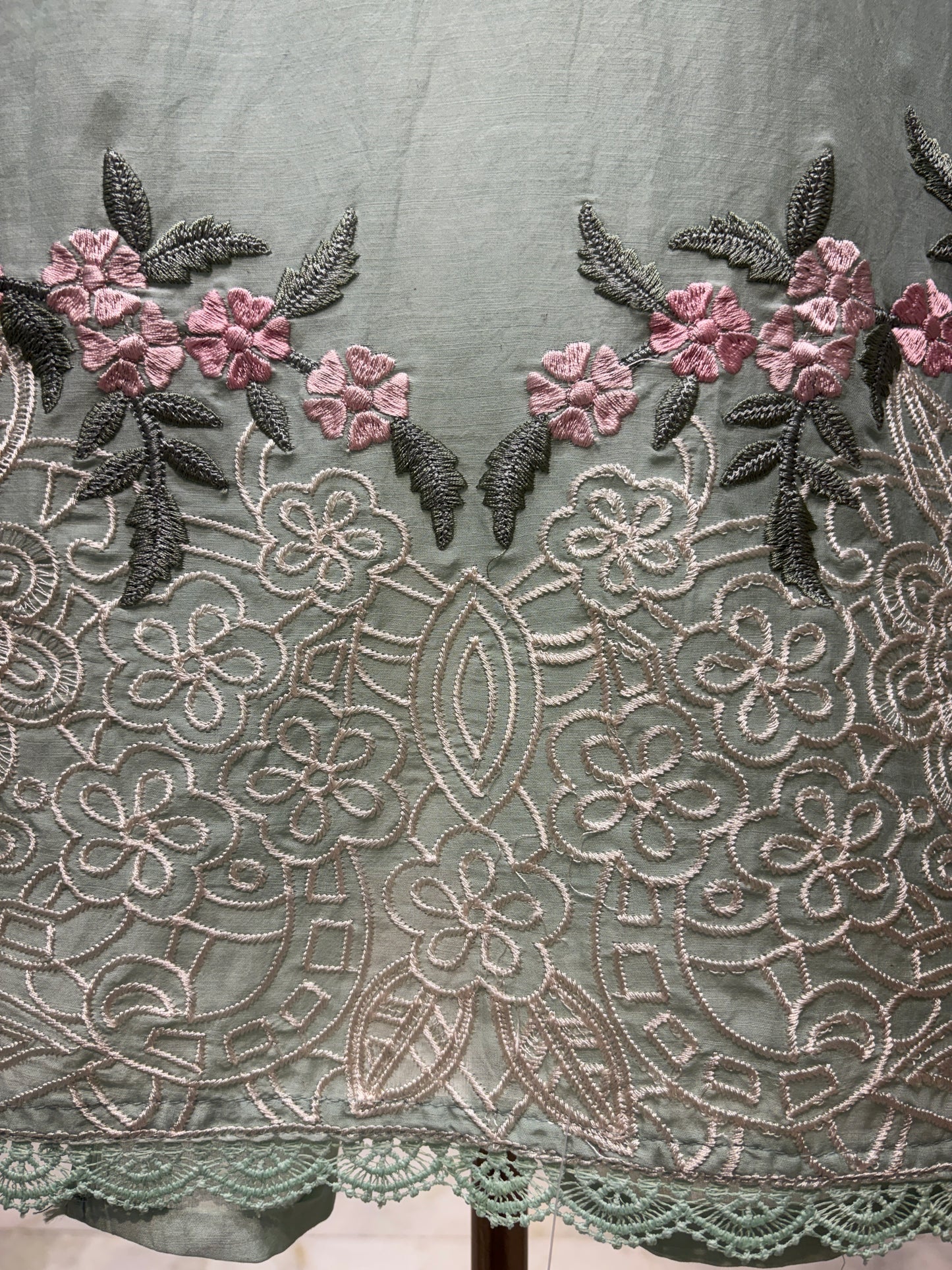 Noorza Thread Chanderi Suit
