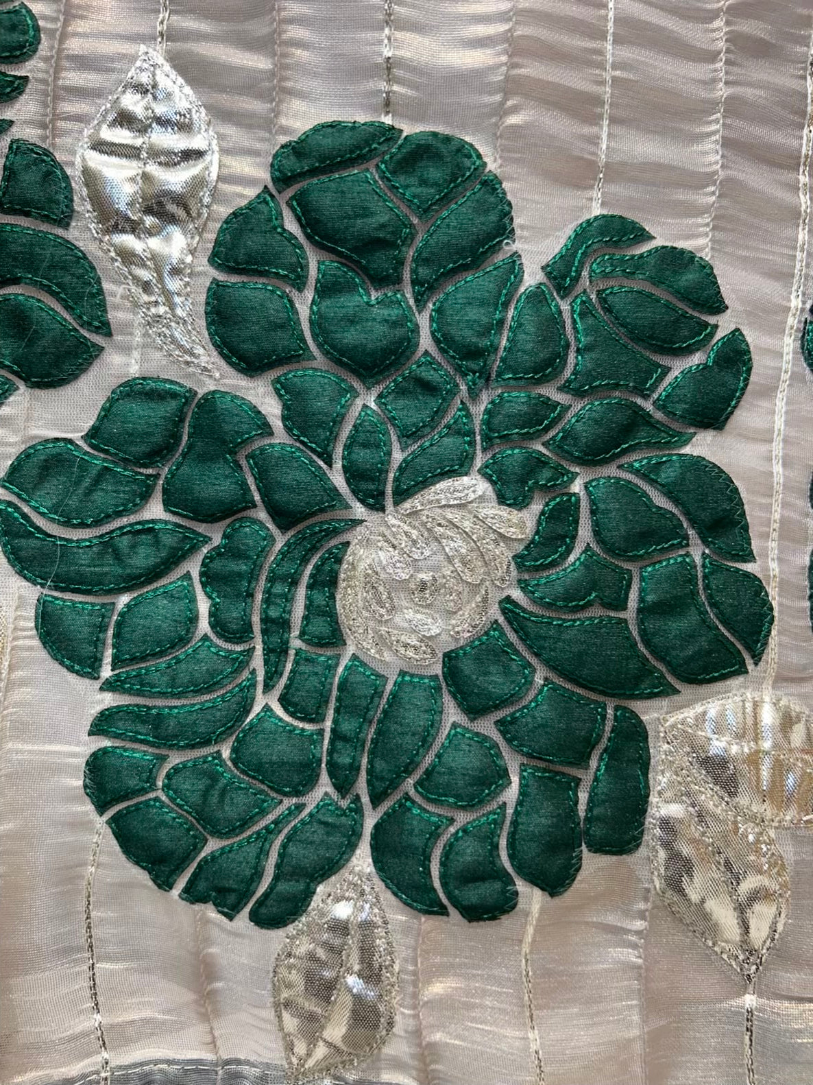 Ariyah Appliqué Élan Suit (Ivory & Green)