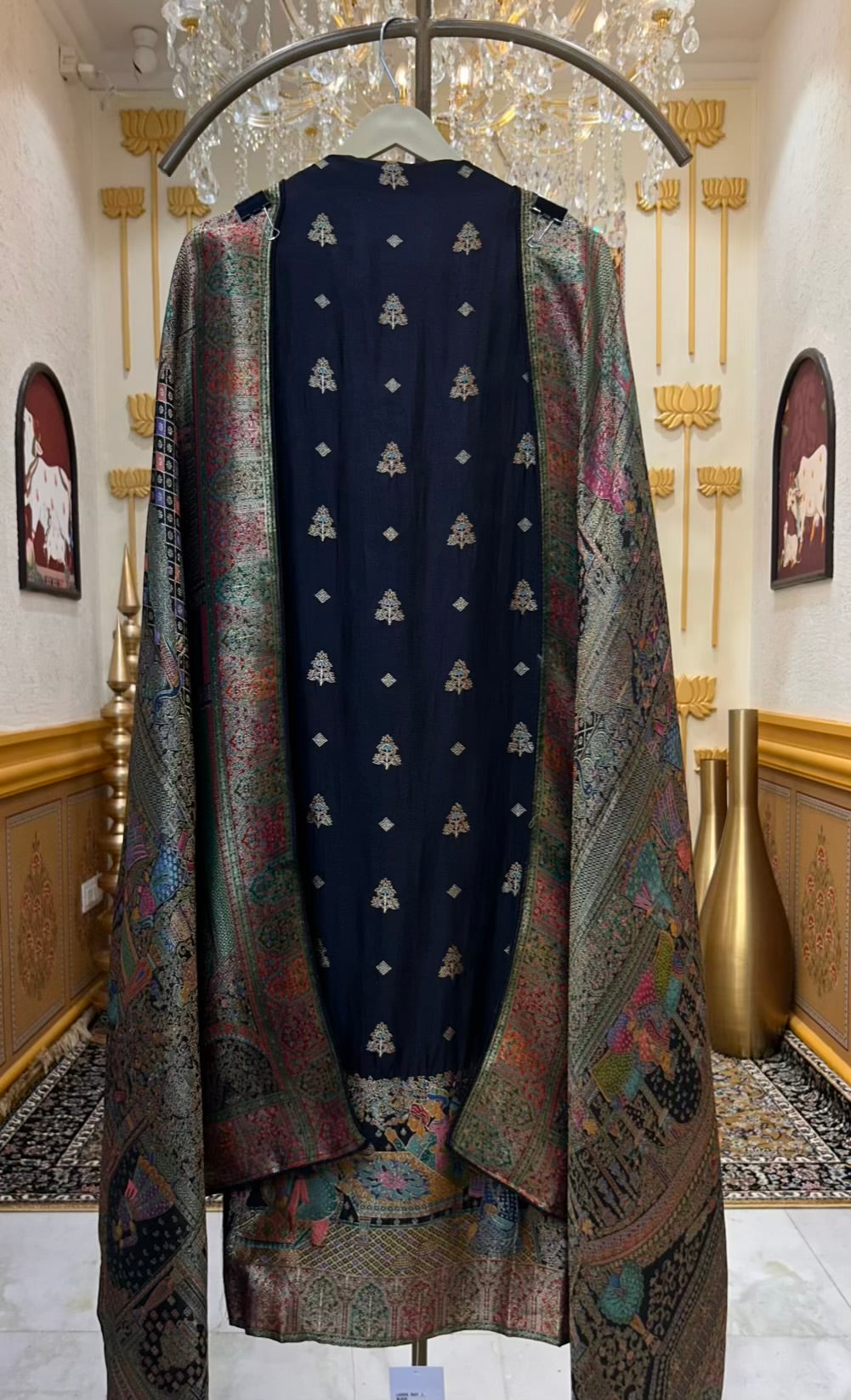 Sarnooré Woven Taj Suit (Black)