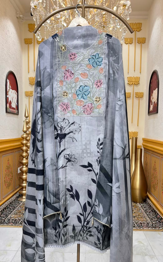 Zehna Pearl Line Suit (Light Grey)