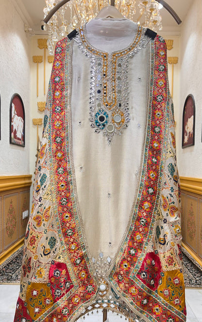 Aaina Zariya Suit