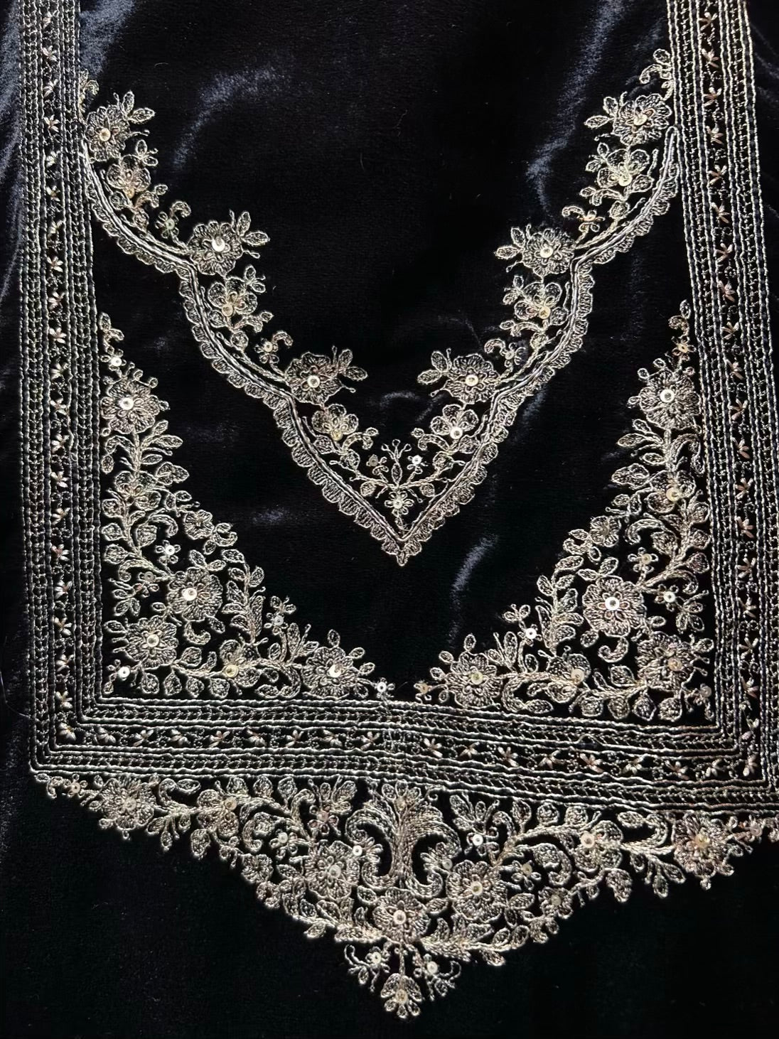 Hoorain-é-Velvet Suit (Black)