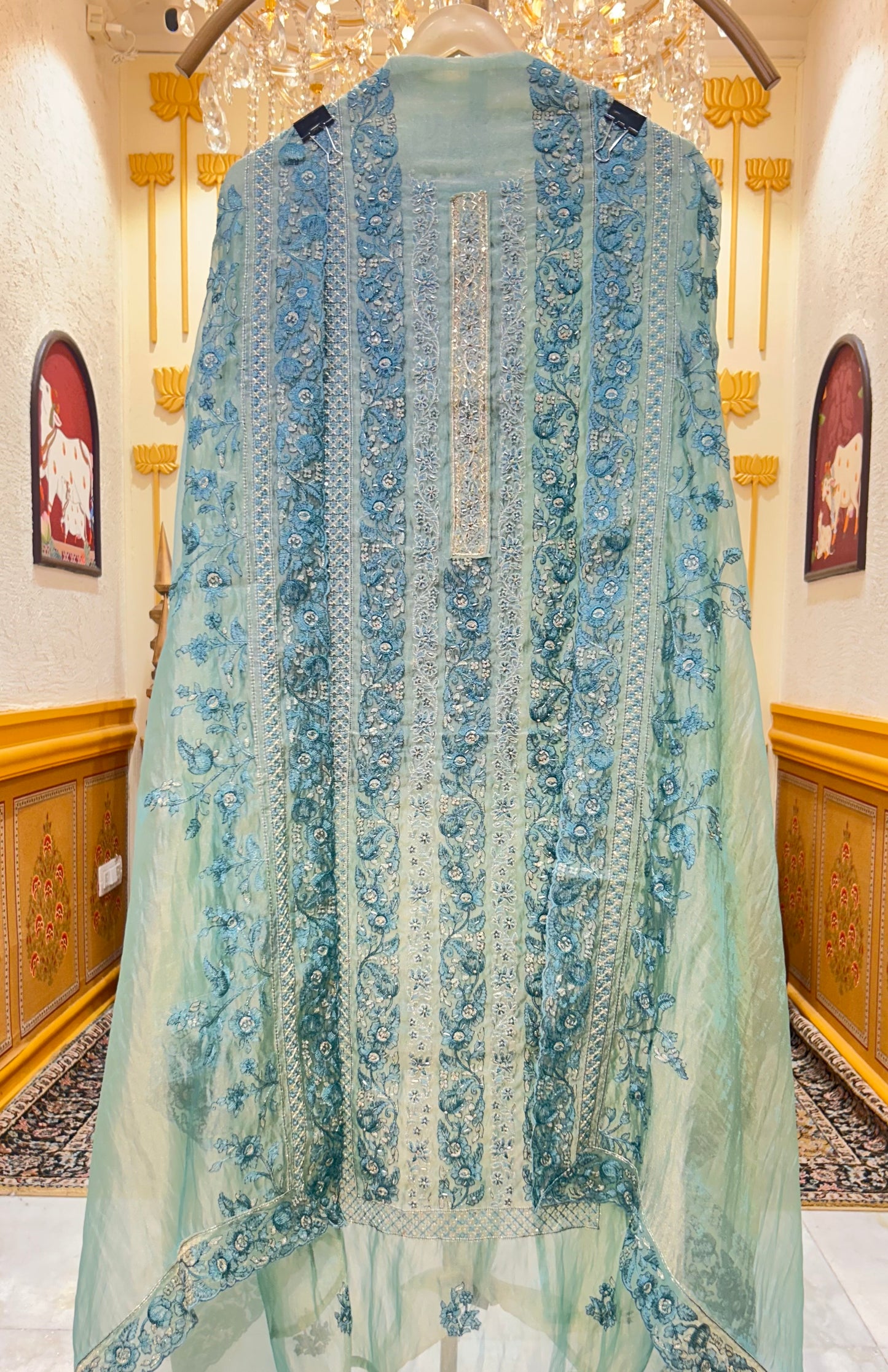 Resham Étoile Suit
