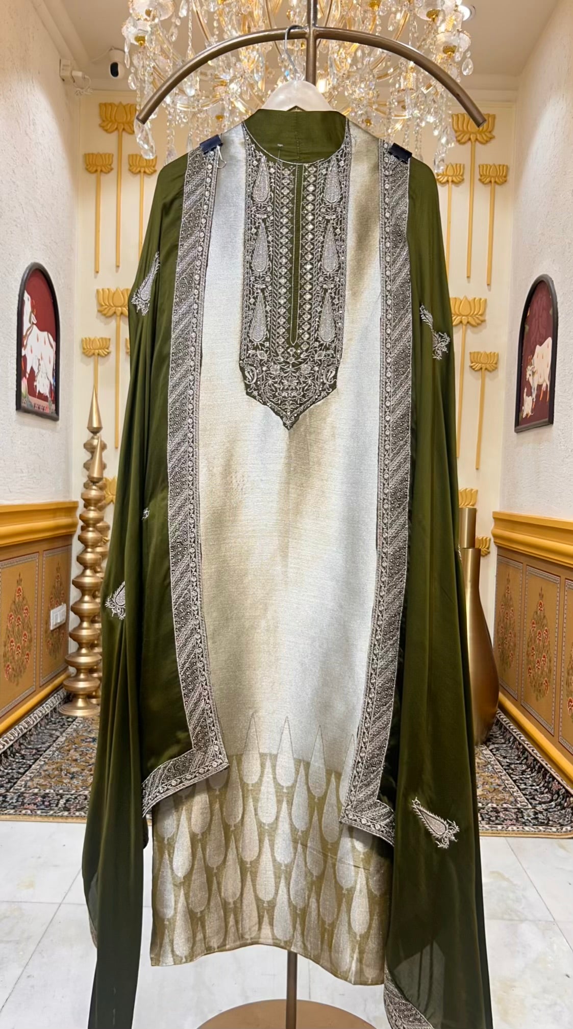 Aayra Zari Utsav Suit (Green)