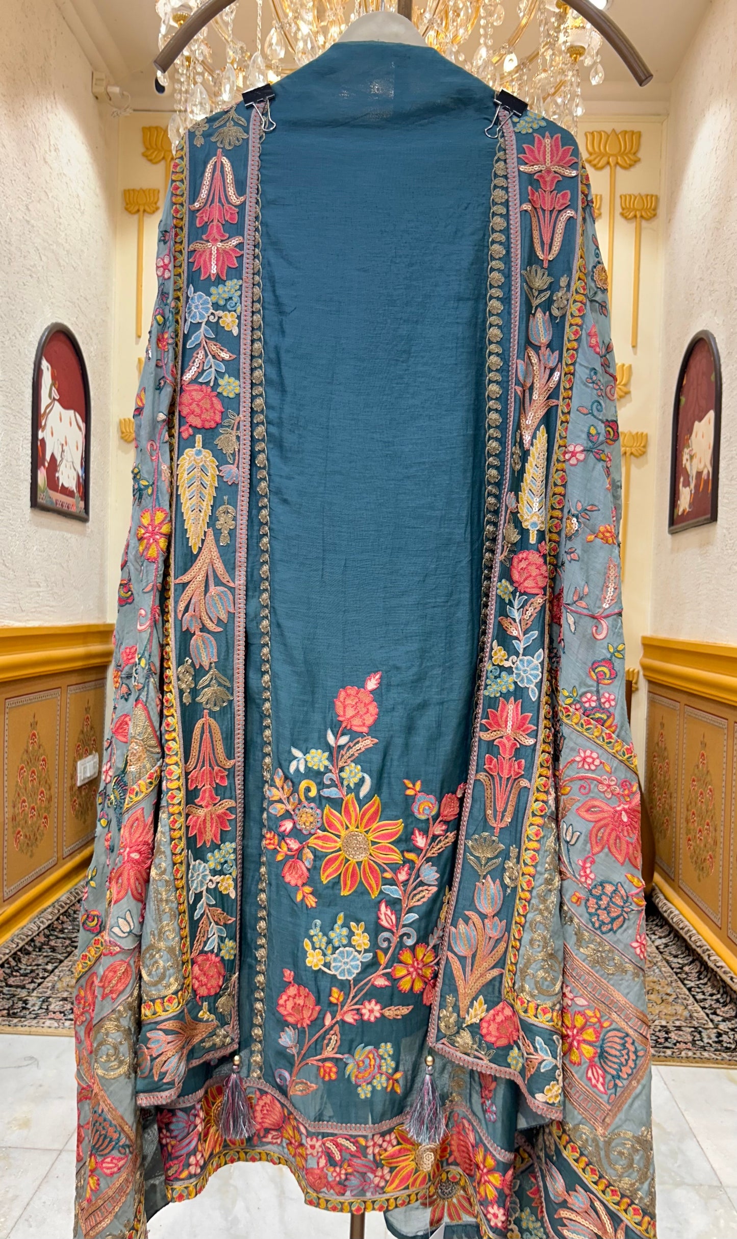 Resham Élise Suit