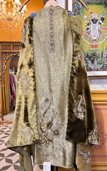 Zarqaa Velvet Suit (Mehendi Green)