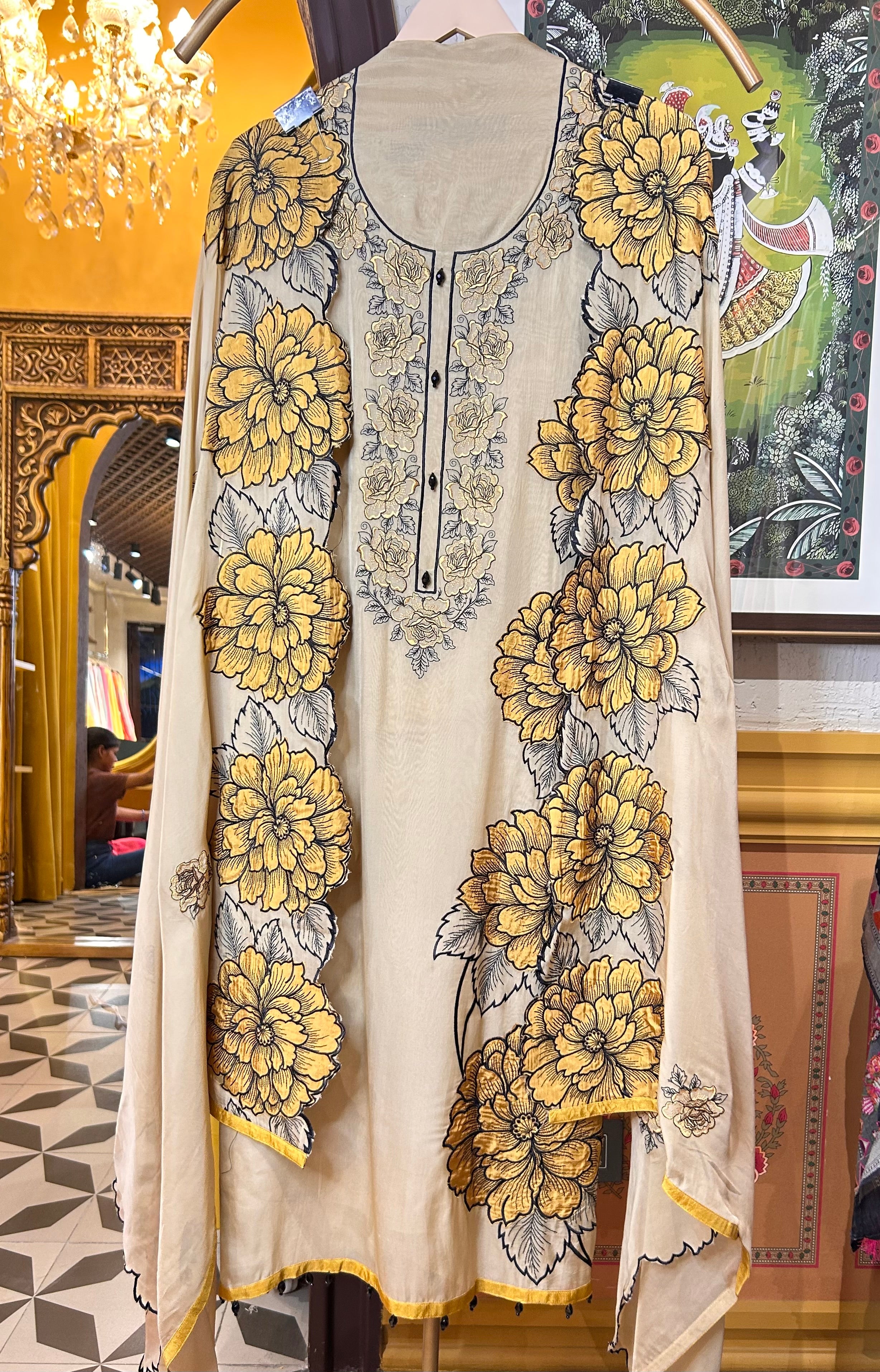 Naqsh-e-Hunar (Beige)