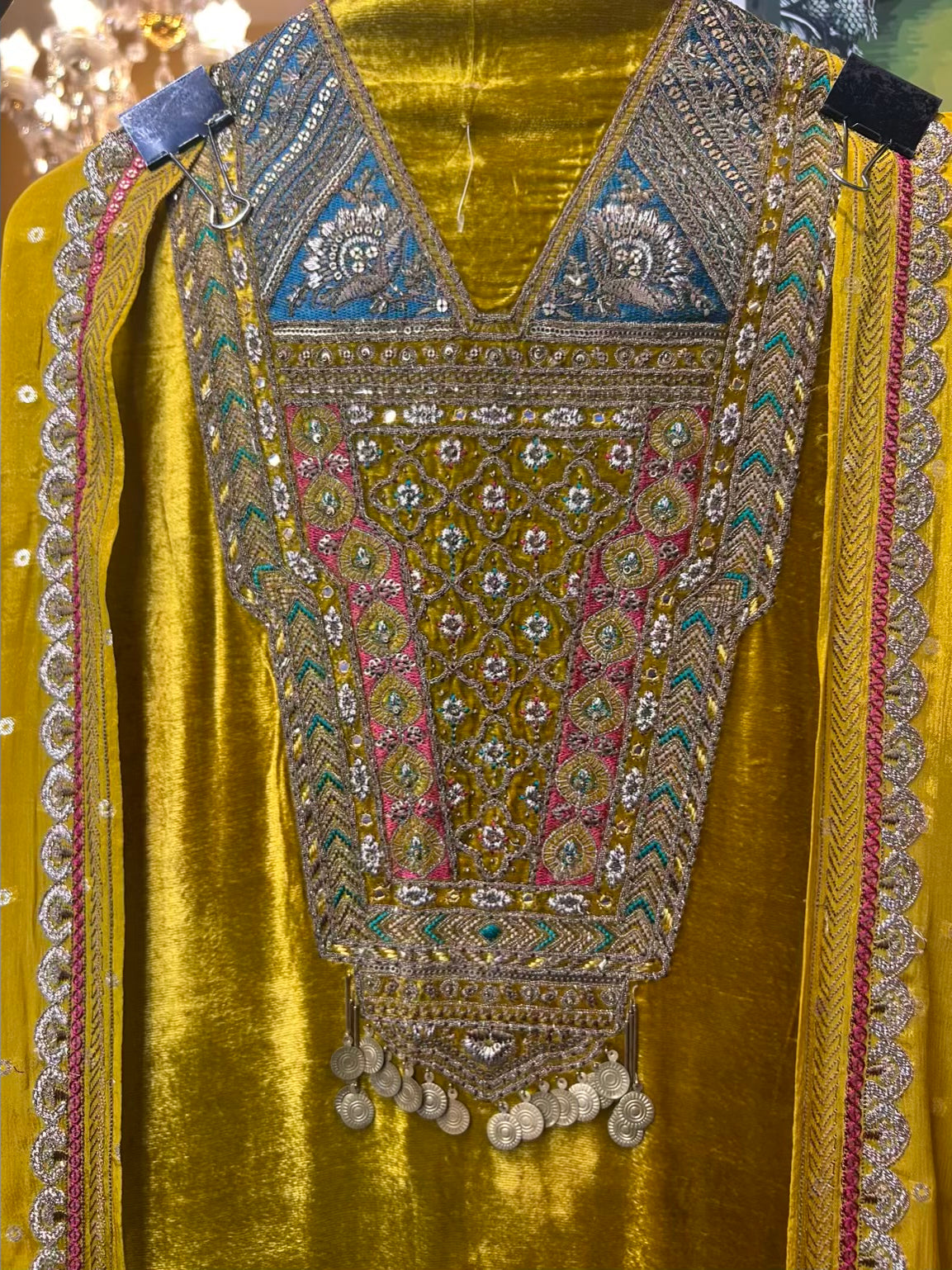 Mahira-é-Zar (Yellow)