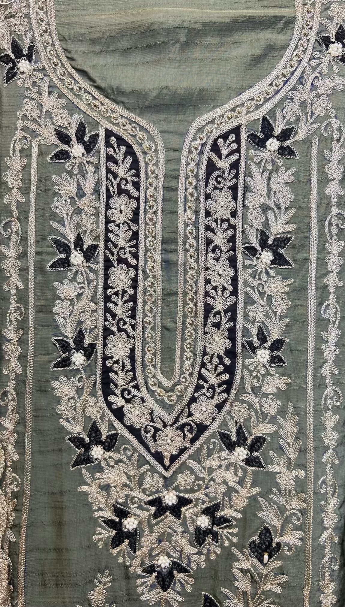 Ada-e-Nazneen (Mehendi Green)