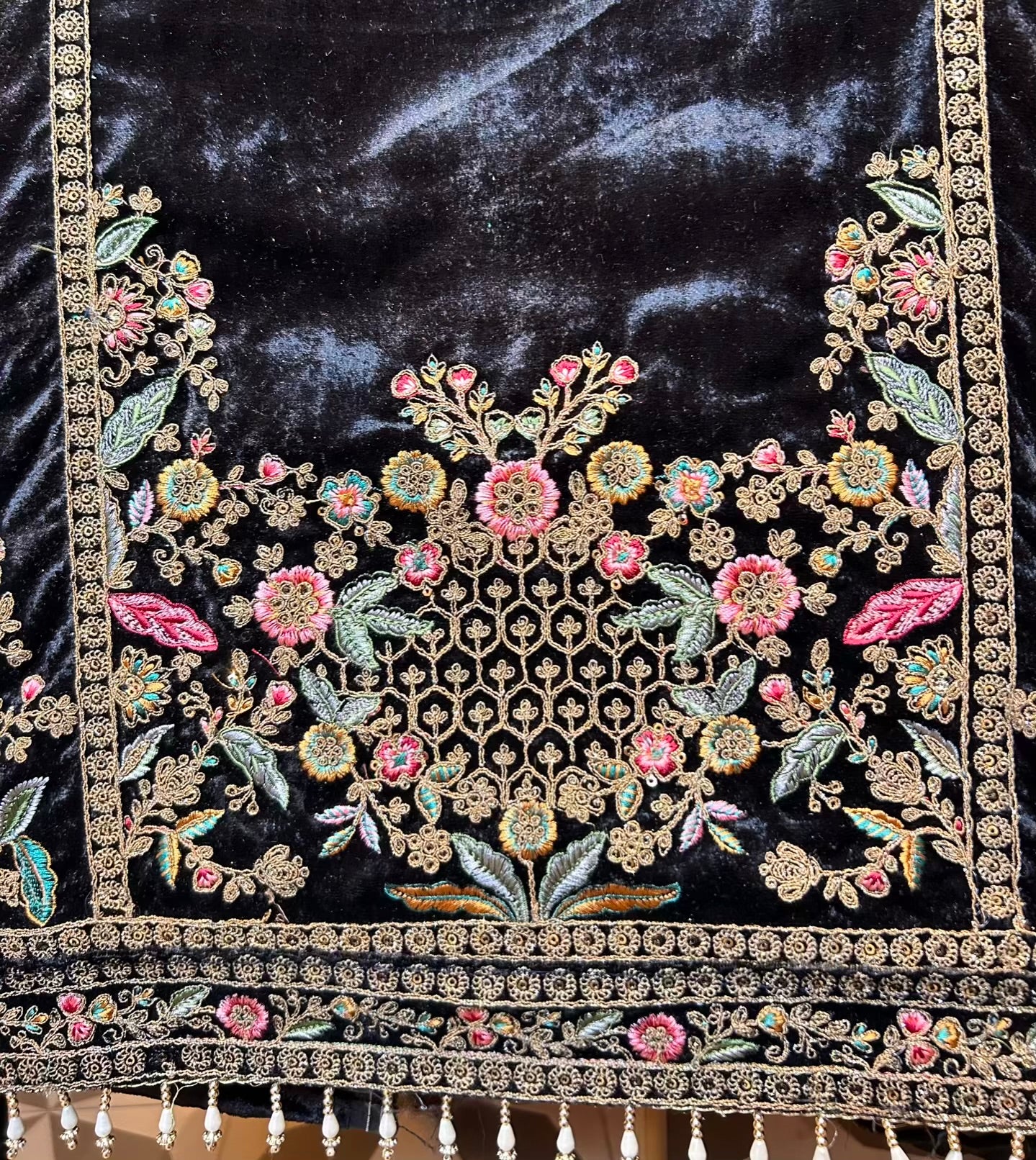 Ferozara Velvet Suit (Black)