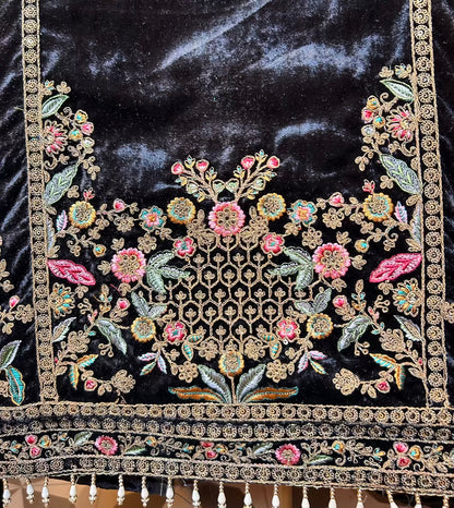 Ferozara Velvet Suit (Black)