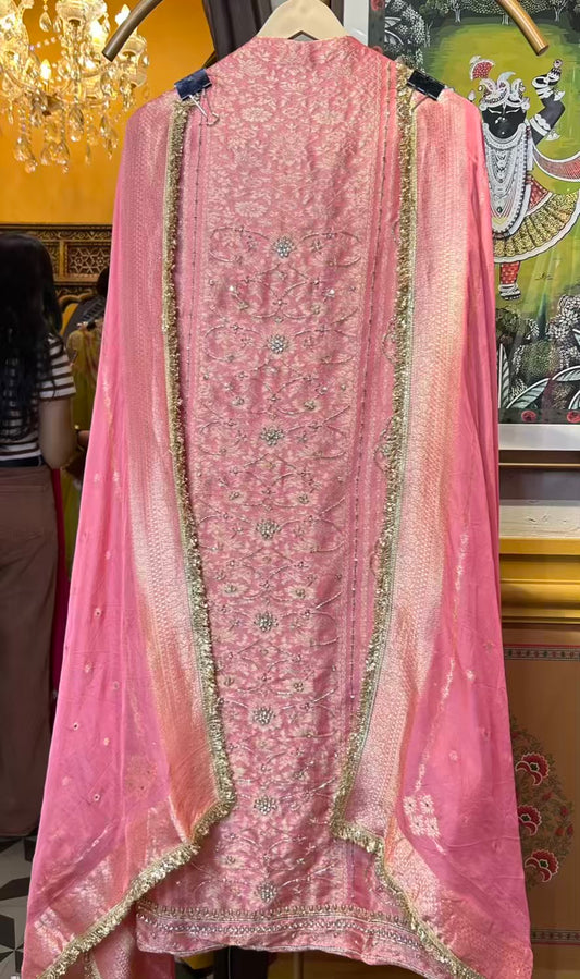 Zarooni Banarasi Suit (Pink)
