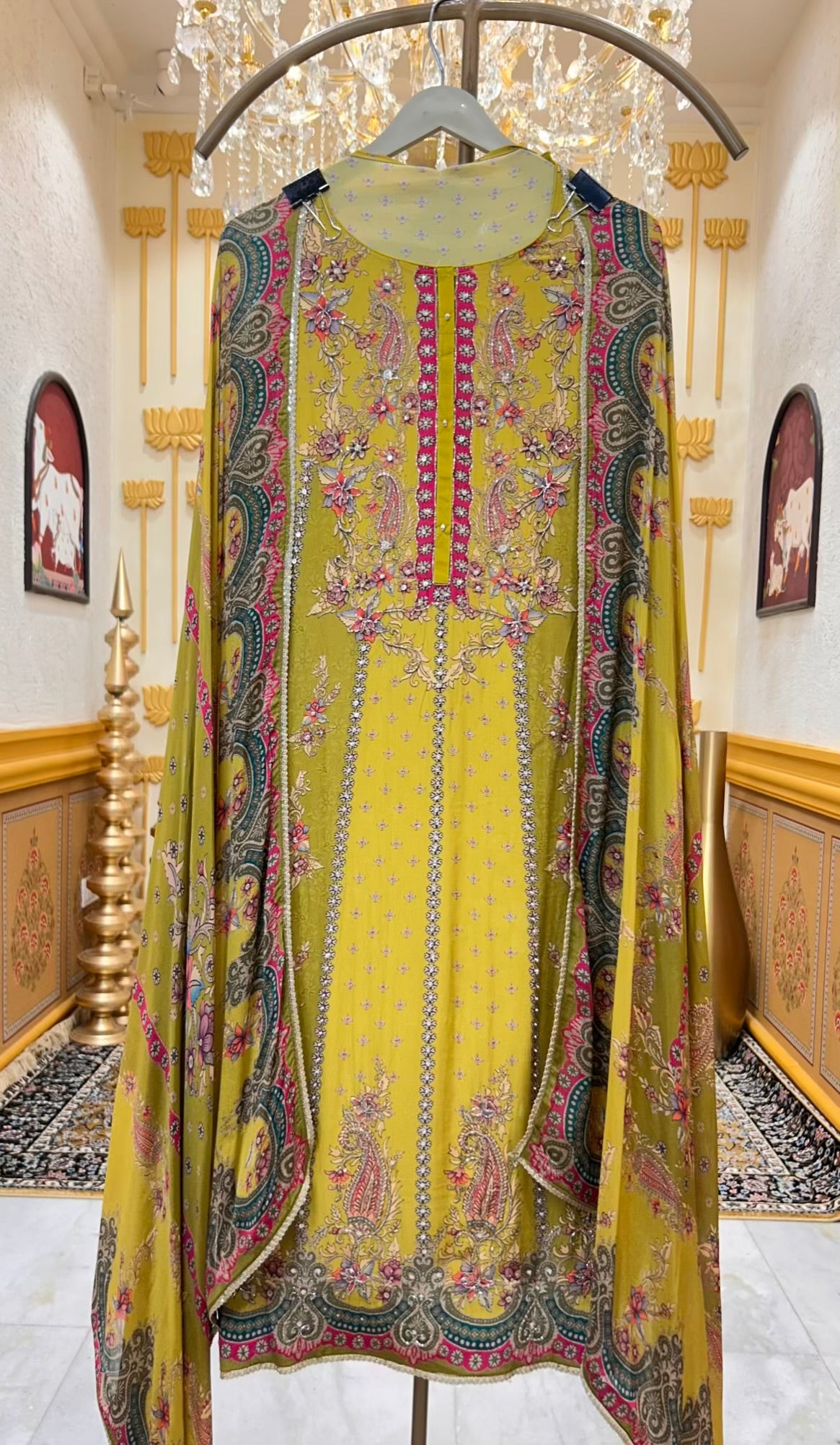 Avnira Crepe Suit (Yellow)