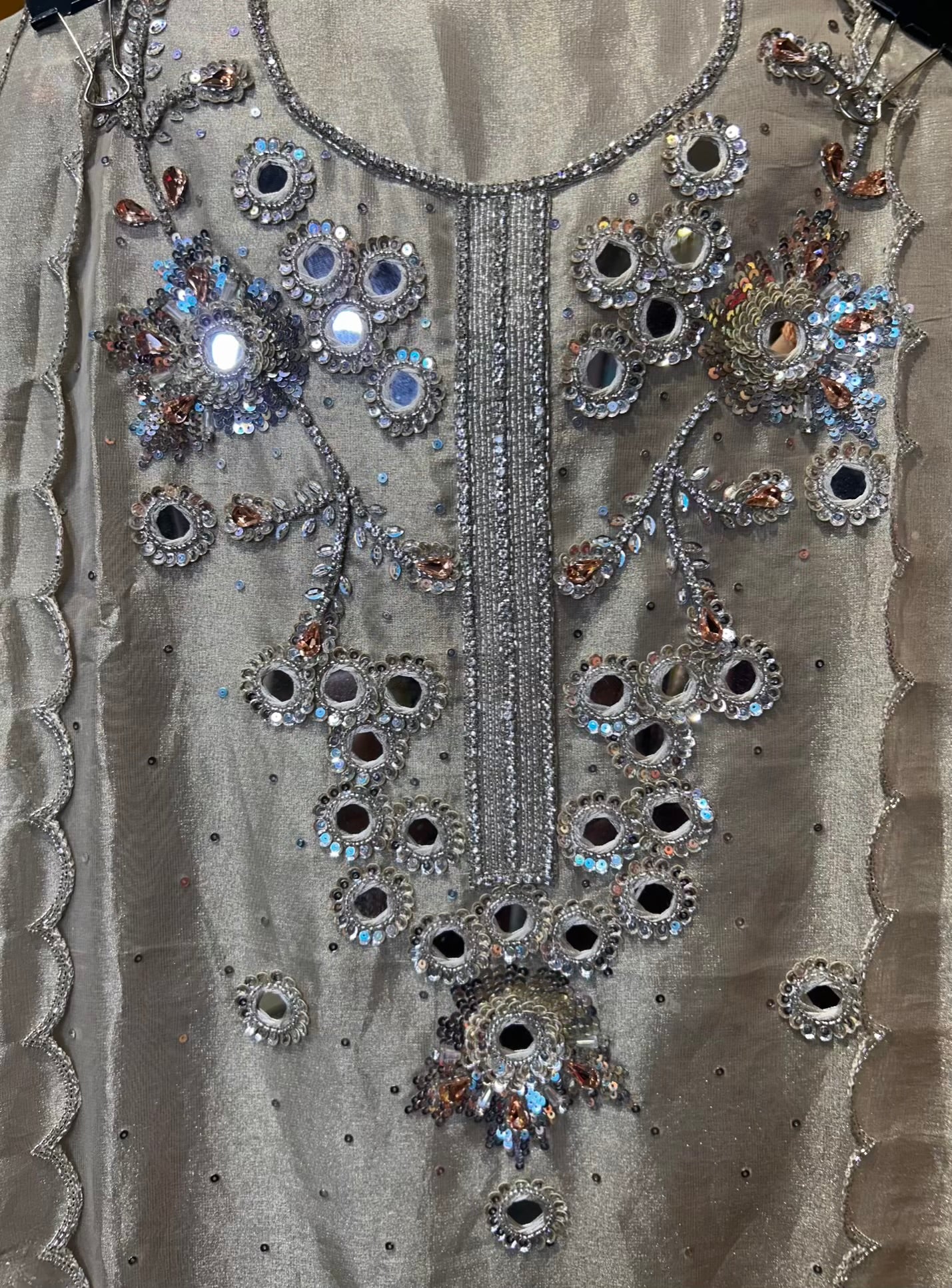 Zareesha-é-Noor (Beige)