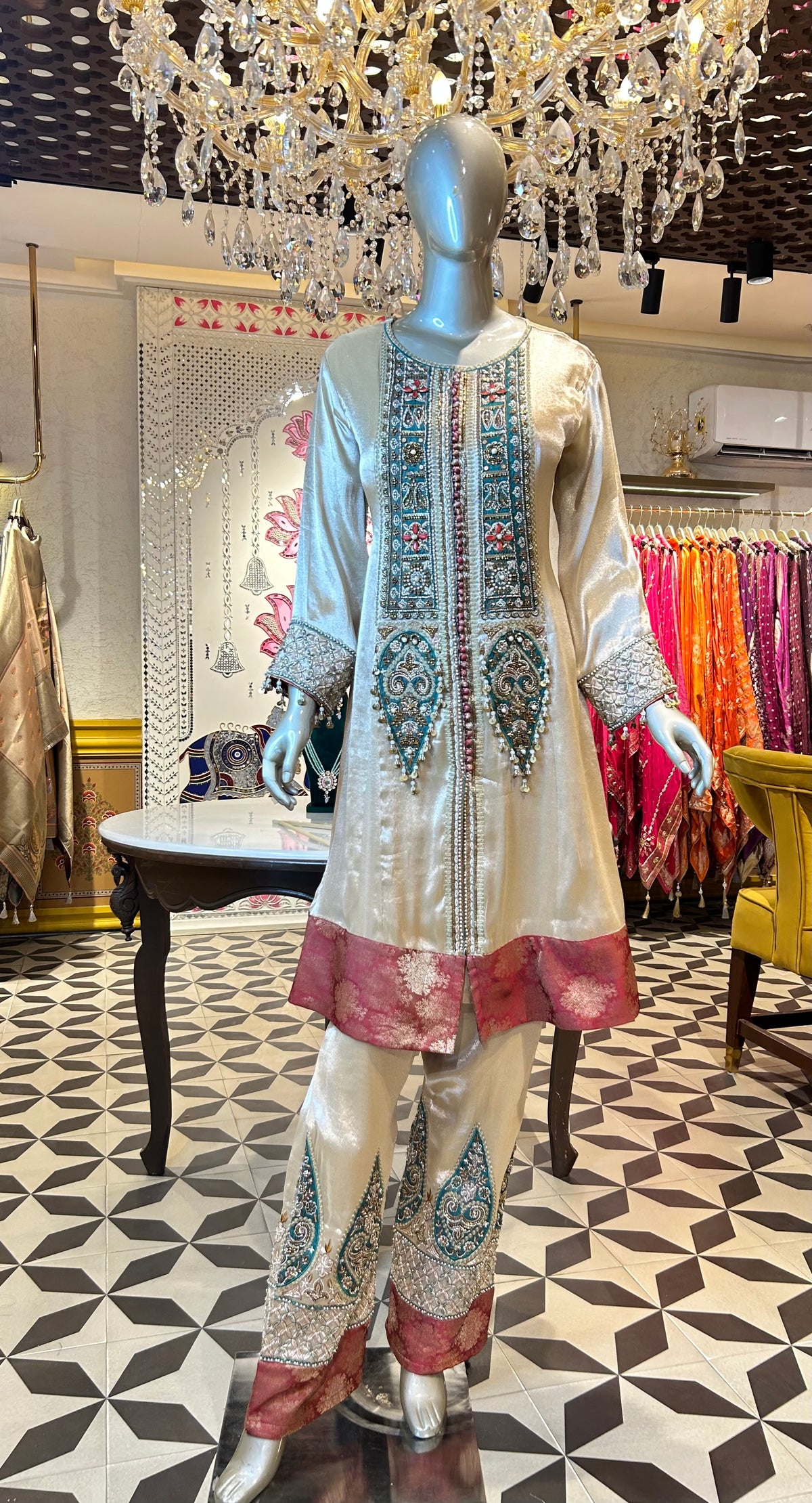 Noorza Pakistani Choga Set