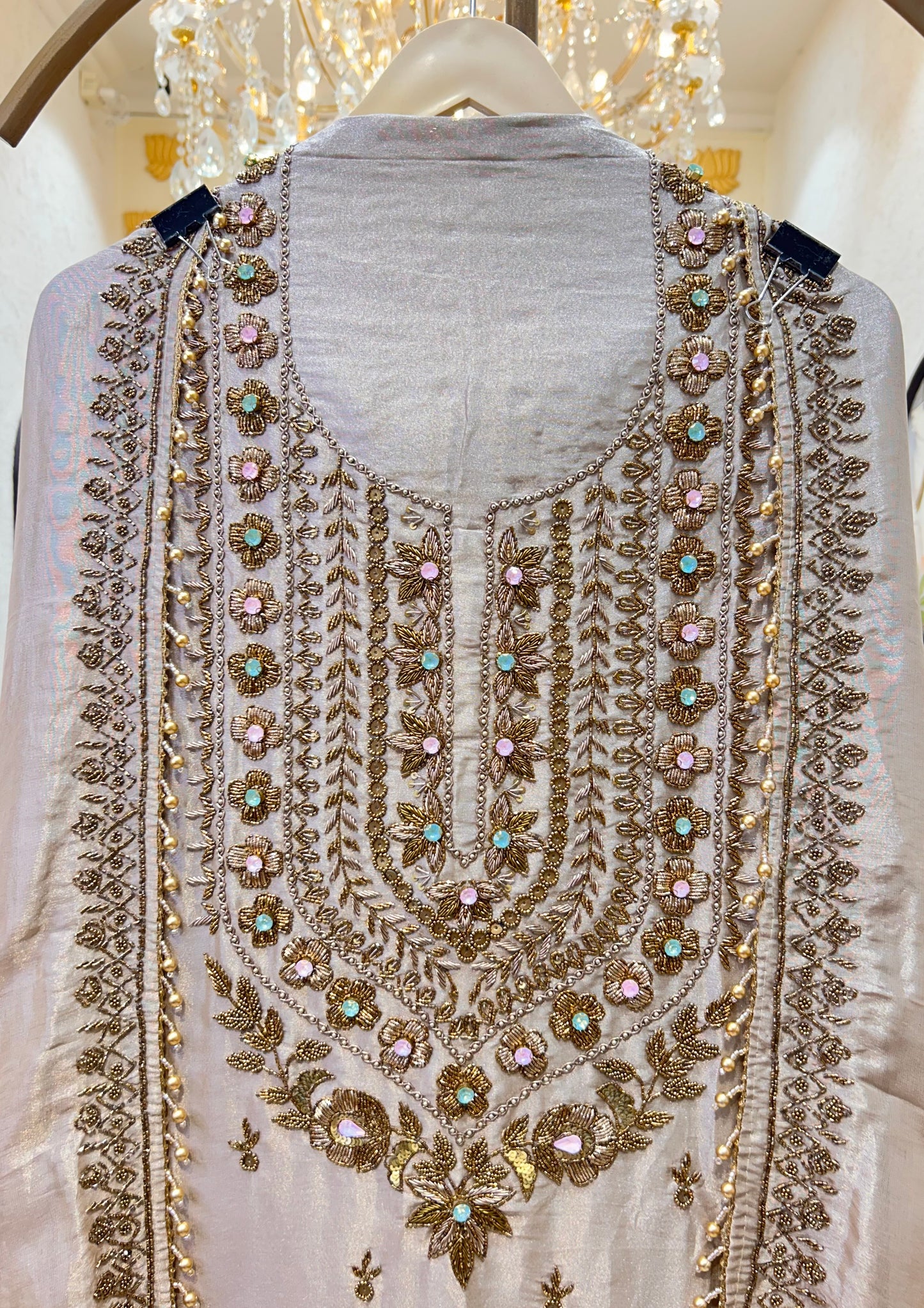 Vasundhara Élan Suit
