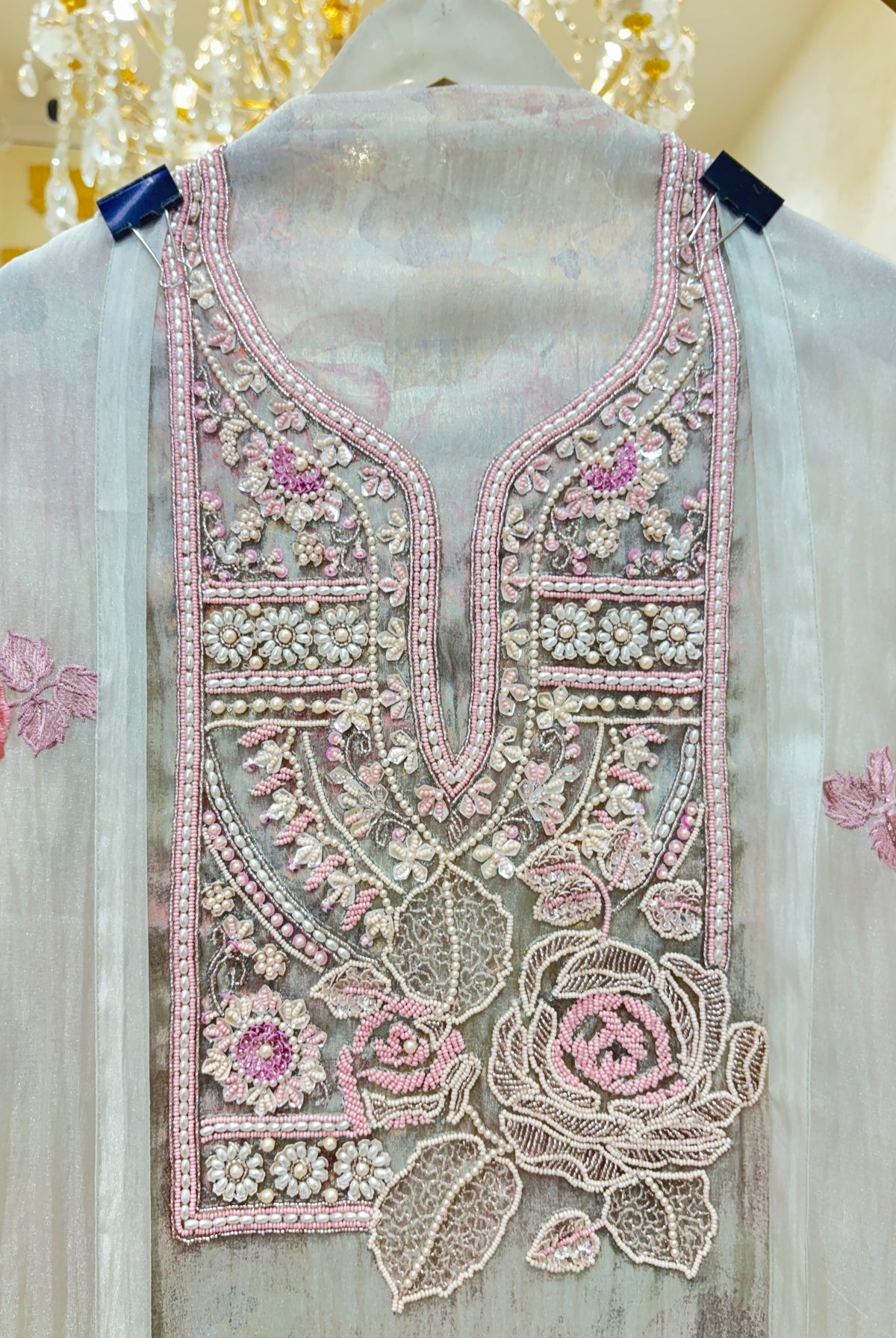 Aainoor Élite Suit