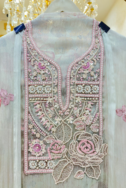Aainoor Élite Suit