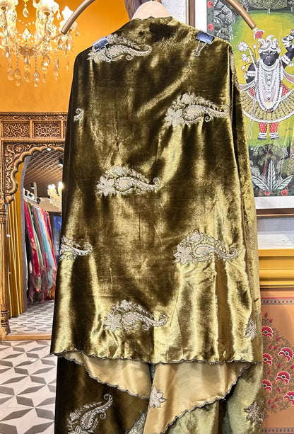 Zarqaa Velvet Suit (Mehendi Green)