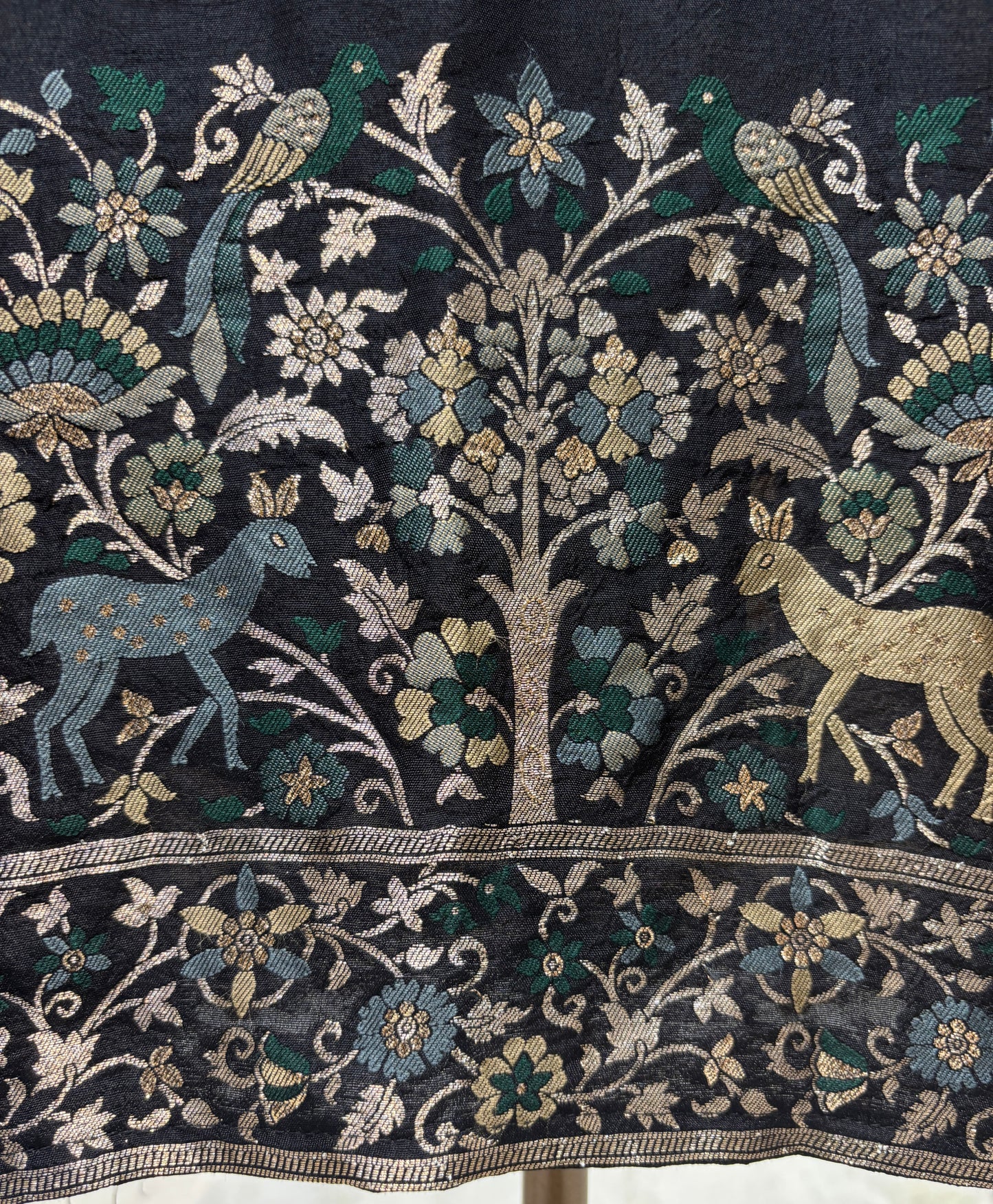 Élara Noor Banarasi Silk Suit