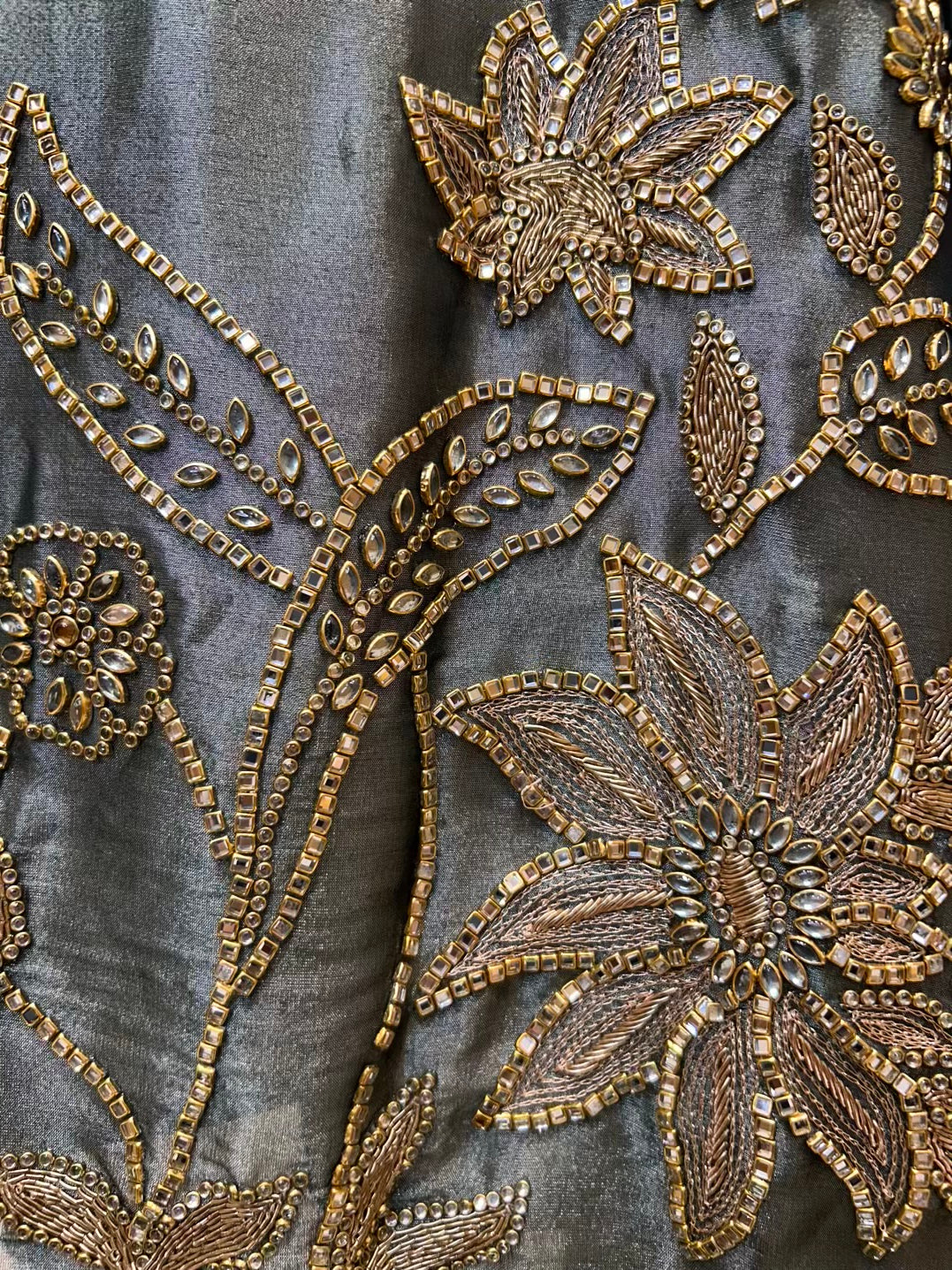 Sarveena Banarasi Glow Suit (Mehendi Green)