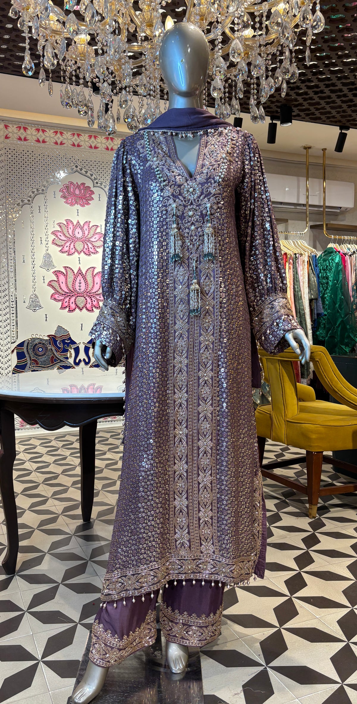 Mahvienne Pakistani Suit
