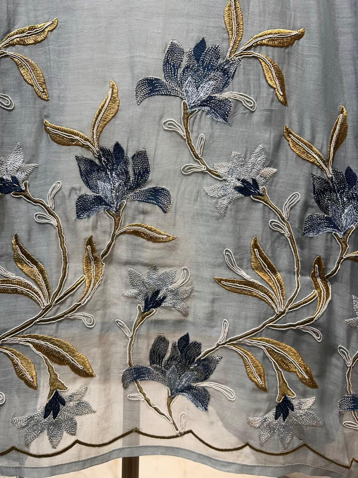 Sahira Dori Naqsh Suit (Powder Blue)