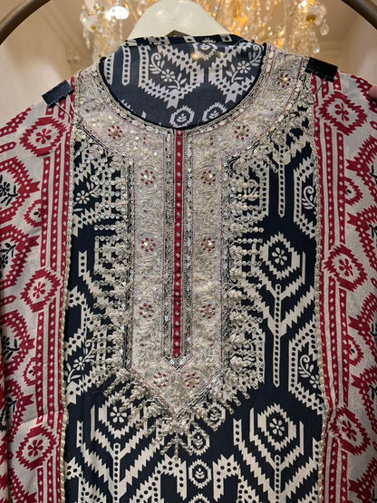 Aavira Sehra Silk Suit (Black)