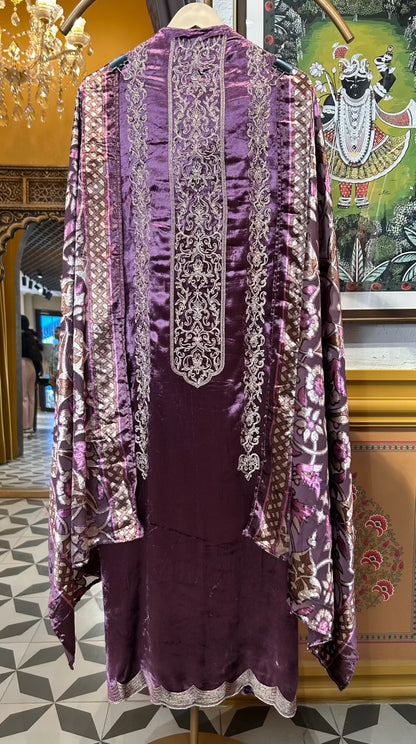 Mahnoor-é-Velvet Suit (Purple)