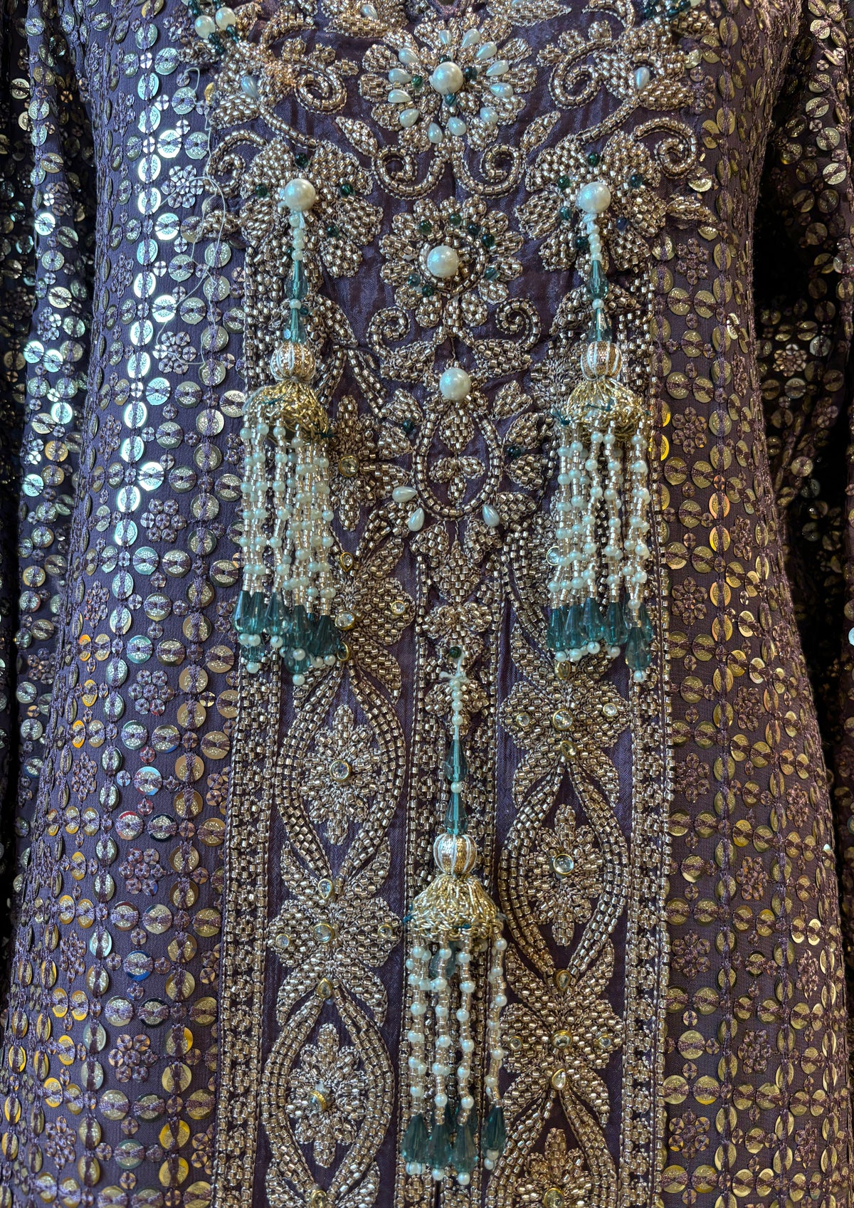 Mahvienne Pakistani Suit