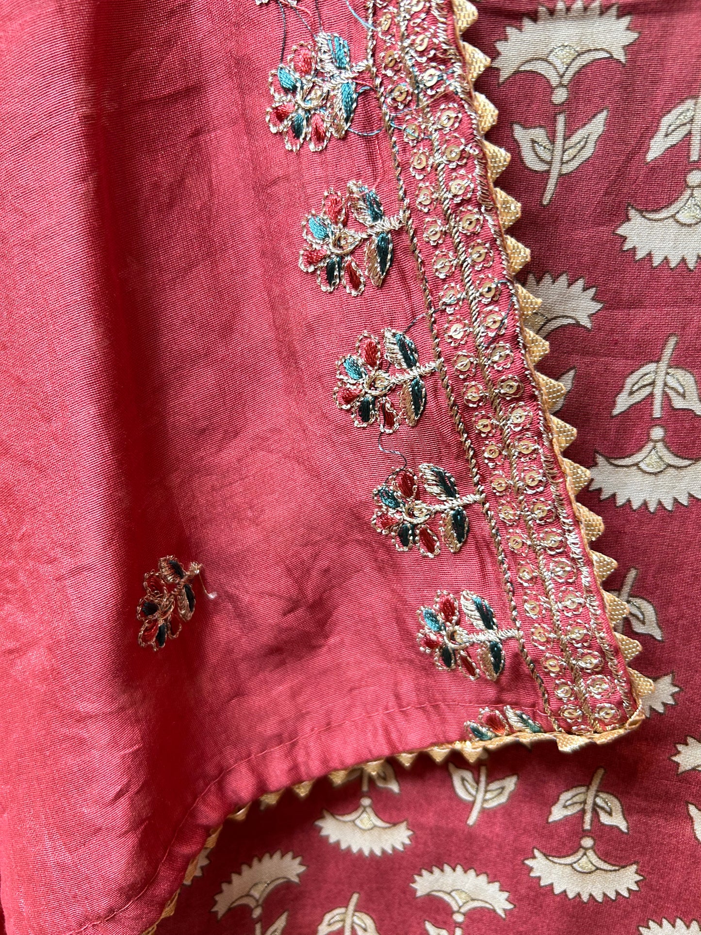 Inaya Muslin Printed Suit (Rust)