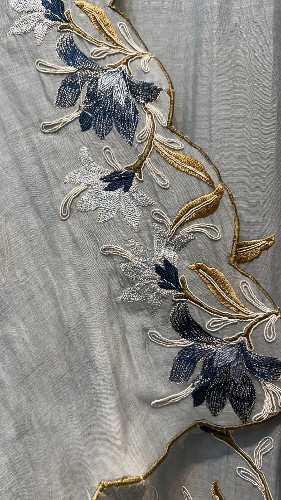 Sahira Dori Naqsh Suit (Powder Blue)