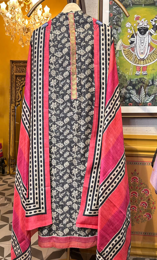 Husn-e-Rangrez (Black & Pink)