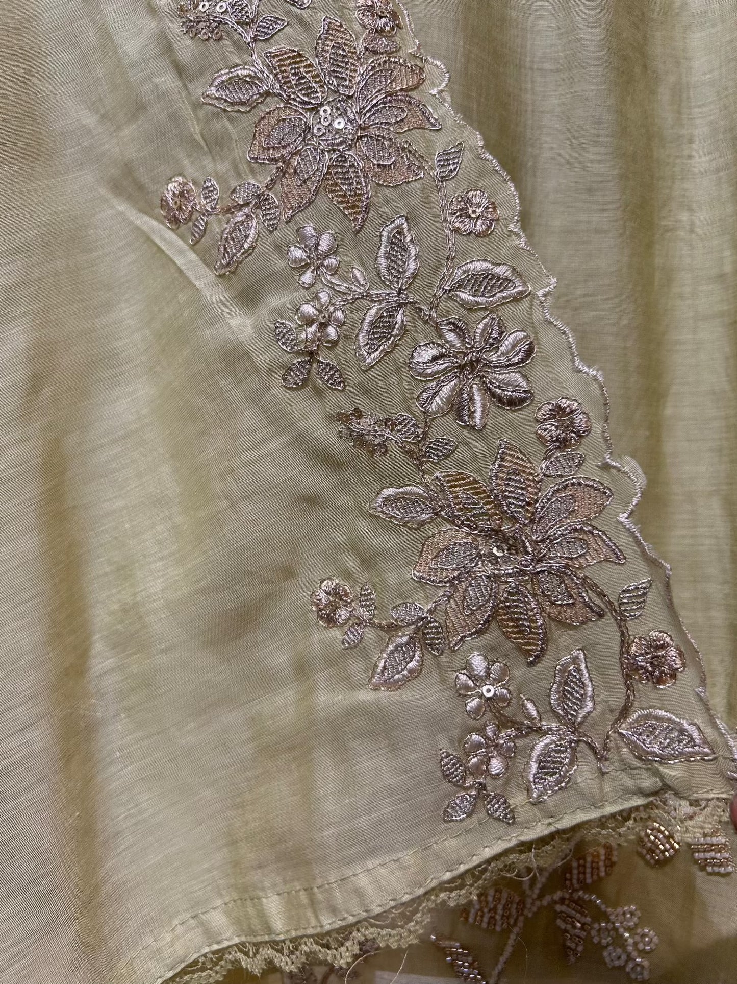 Aavira Mul Chanderi Suit (Pista Green)