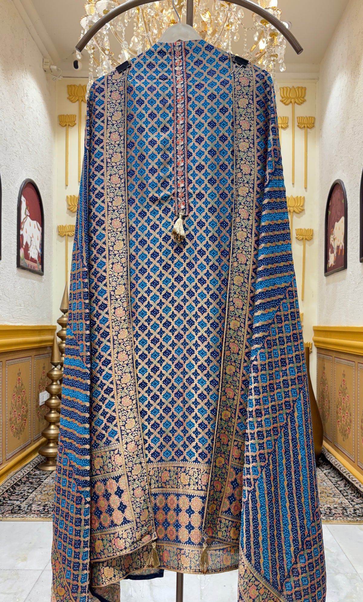 Banarika Royale Suit
