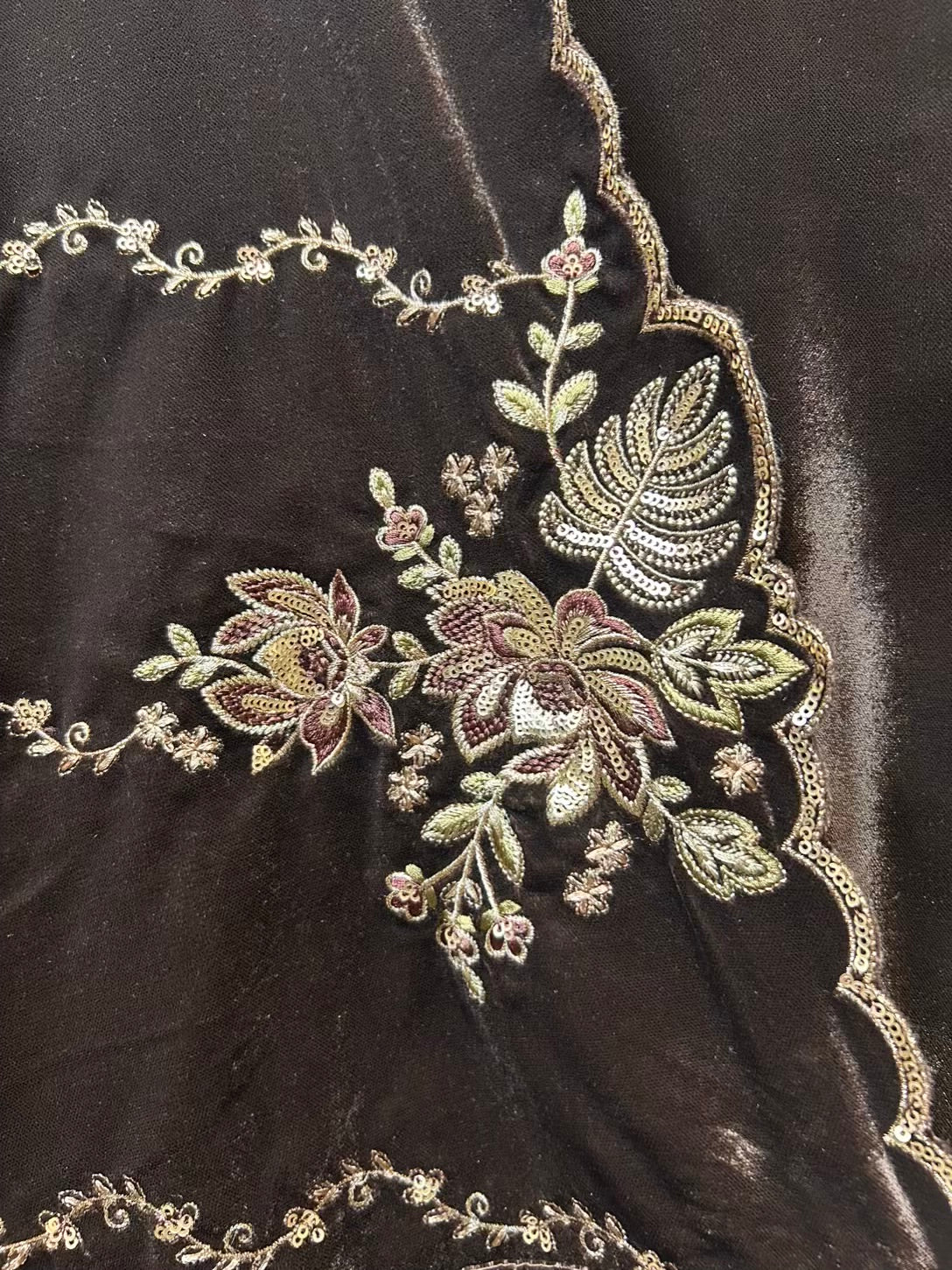 Nayab-é-Velour (Brown)