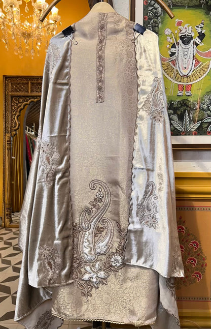 Zarqaa Velvet Suit (Ivory)