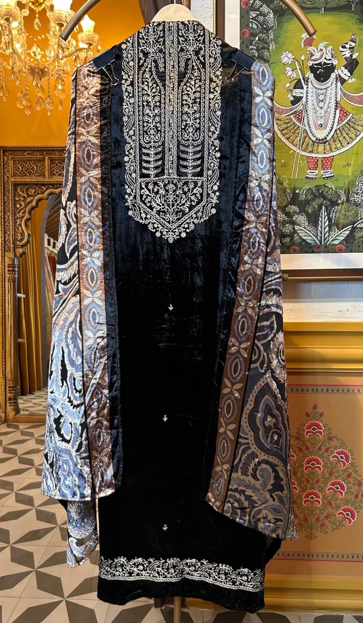 Afsara Velvet Suit (Black)