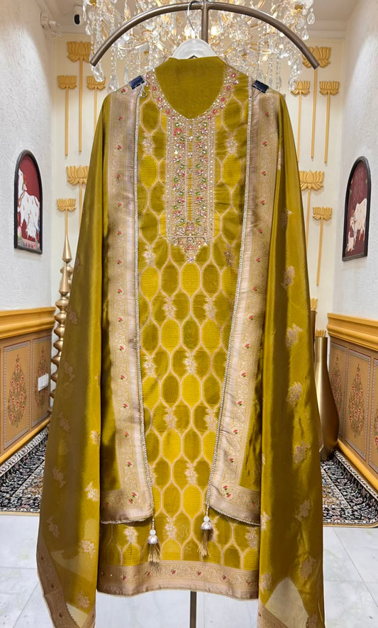 Aarisha Banarasi Élan Suit (Mustard)