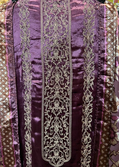 Mahnoor-é-Velvet Suit (Purple)