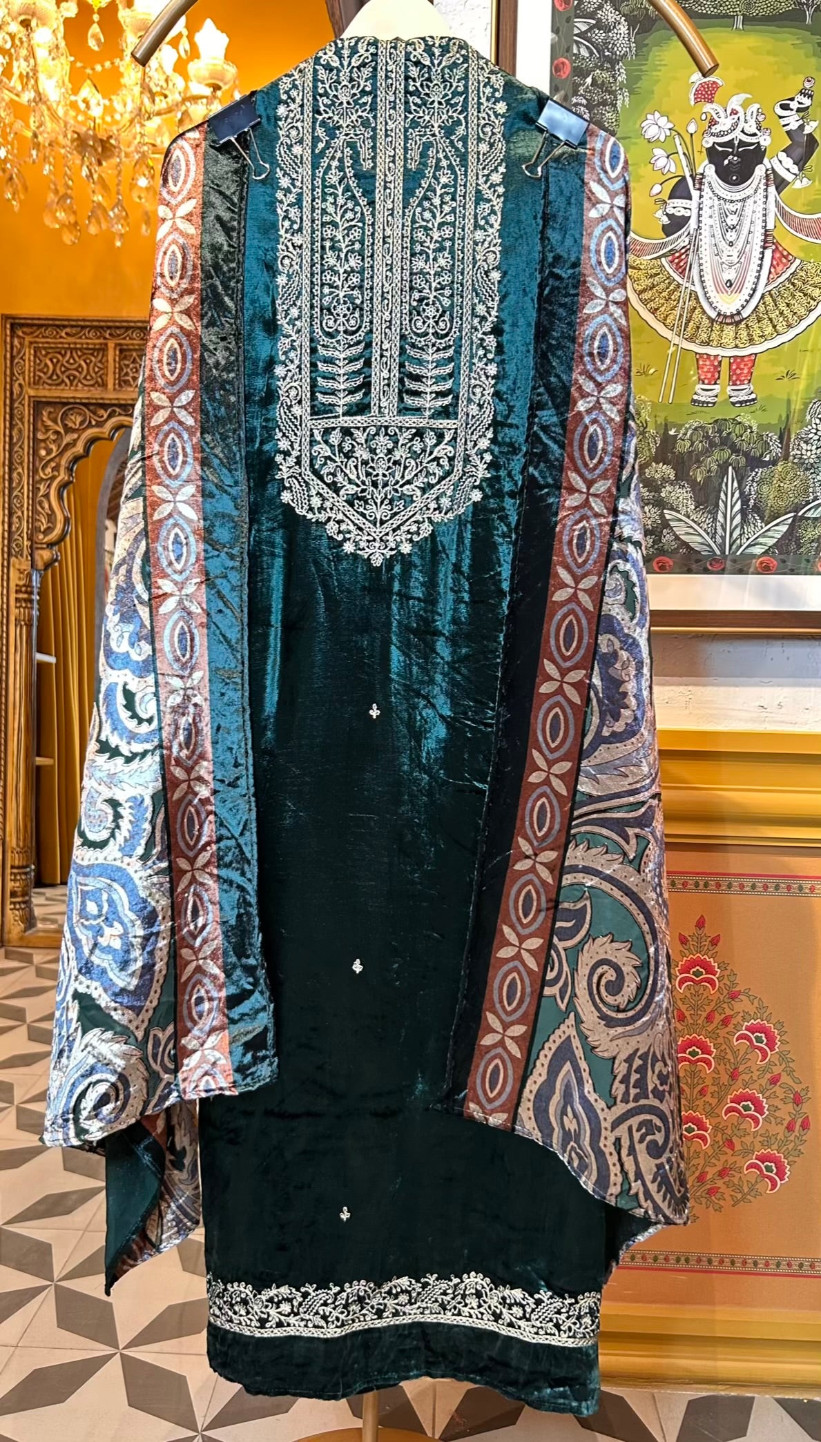 Afsara Velvet Suit (Green)