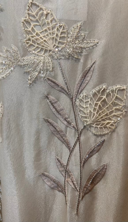 Zarina-é-Noor (Ivory)