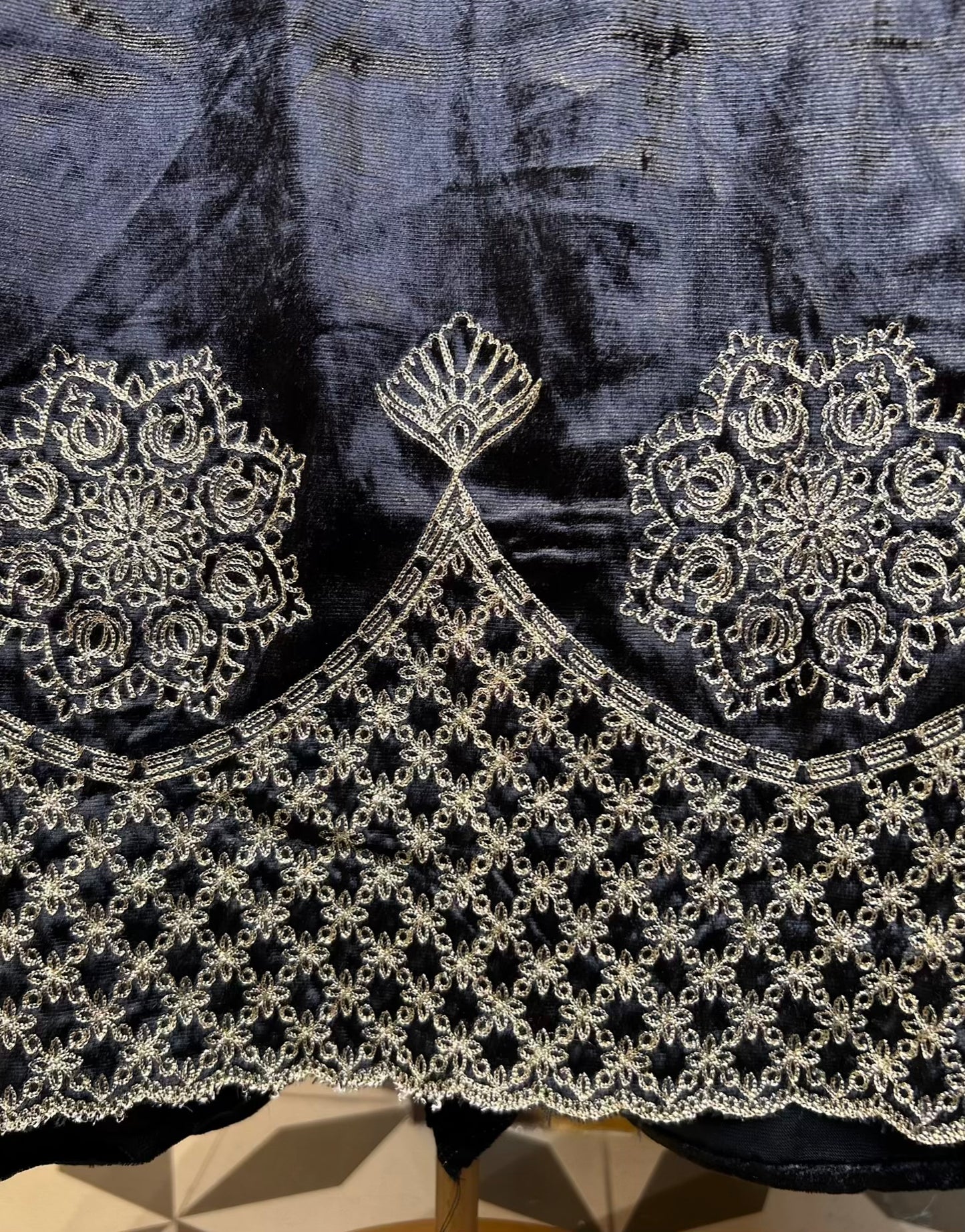 Noorani Velvet Suit (Black)