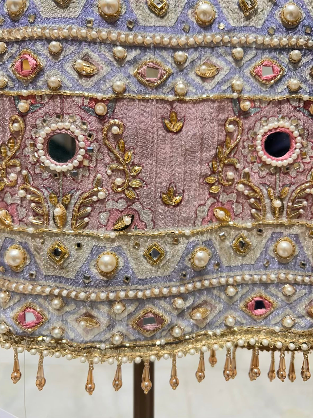 Afsheen Crush Riwayat Suit