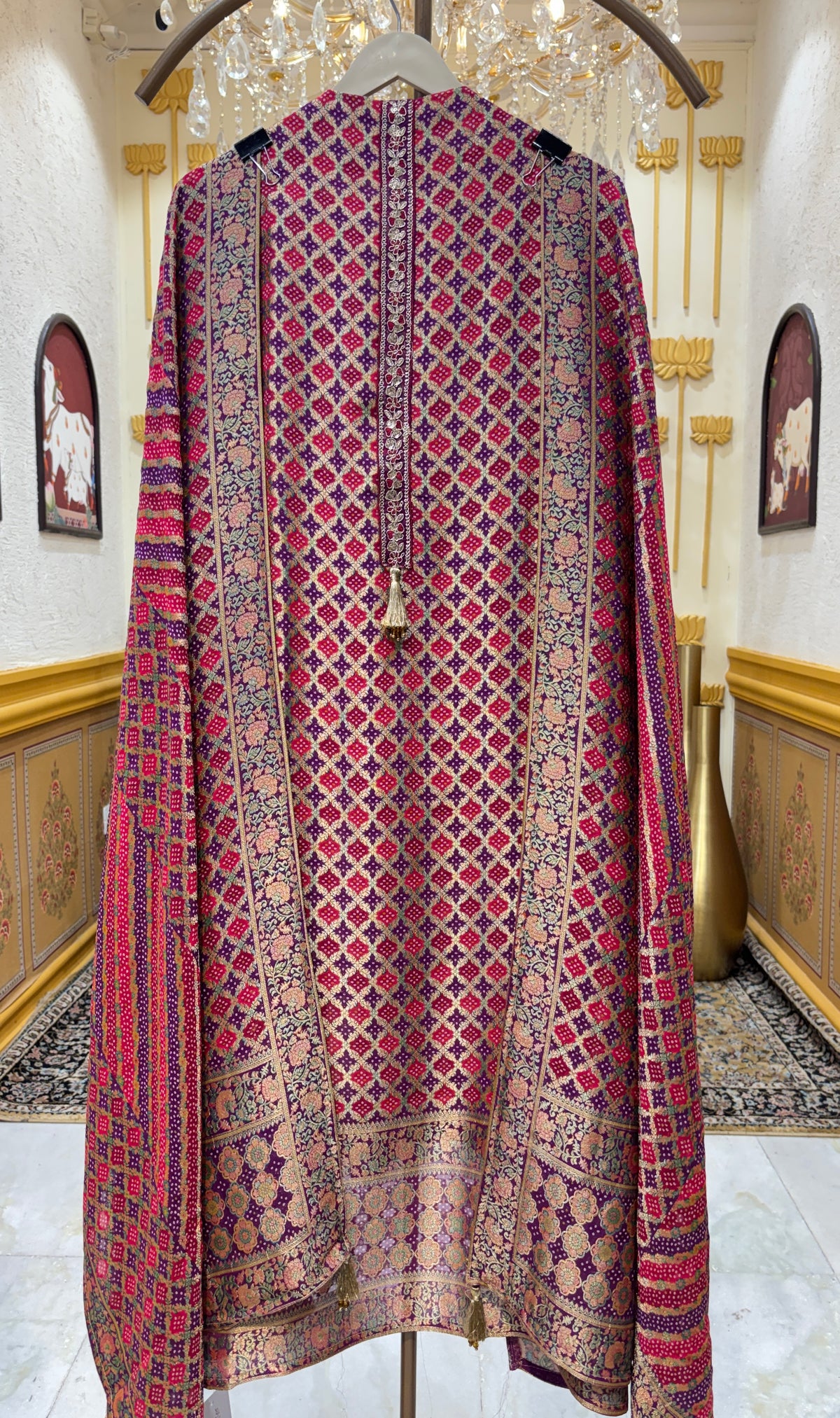 Banarika Royale Suit