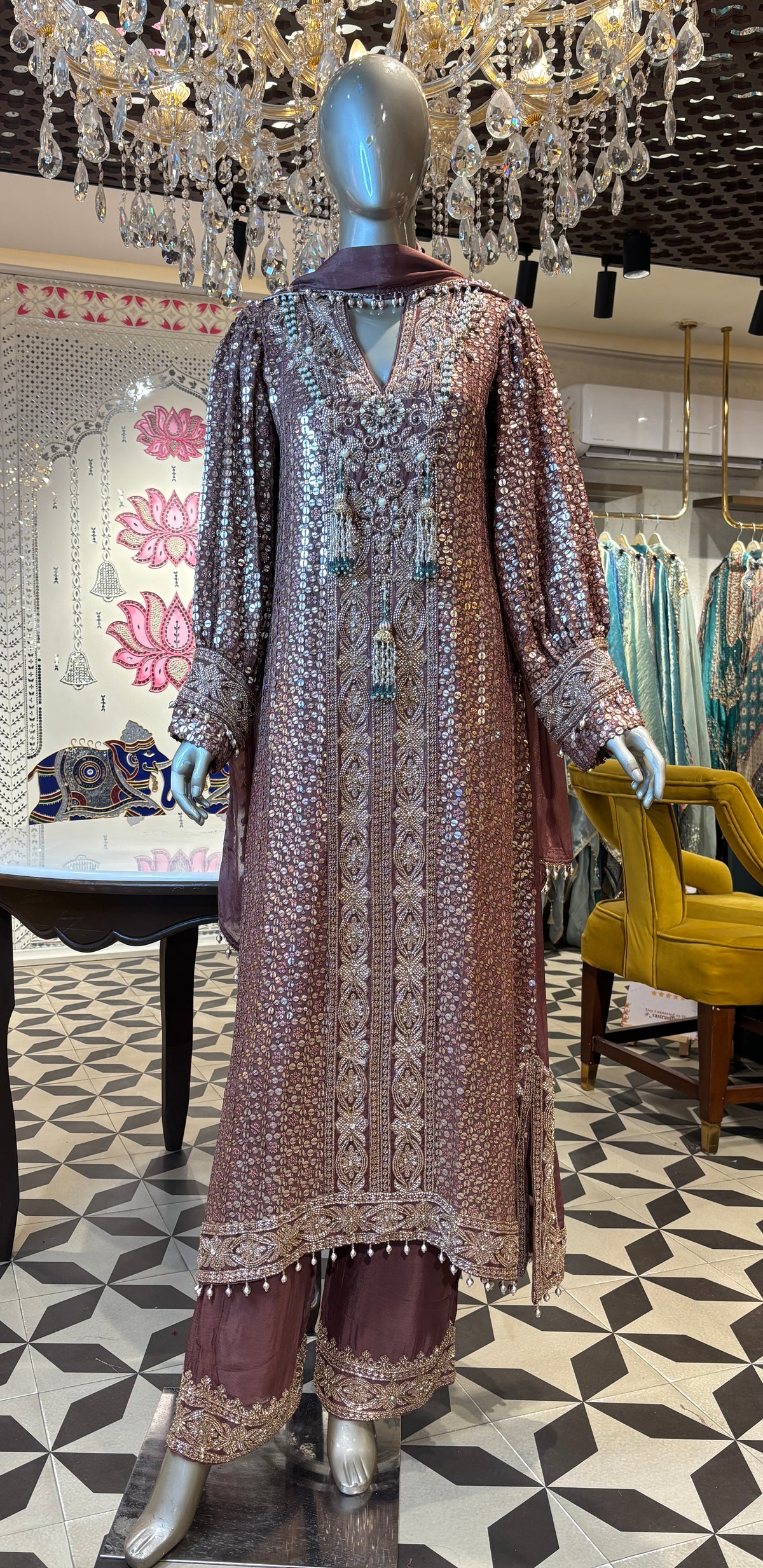 Mahvienne Pakistani Suit