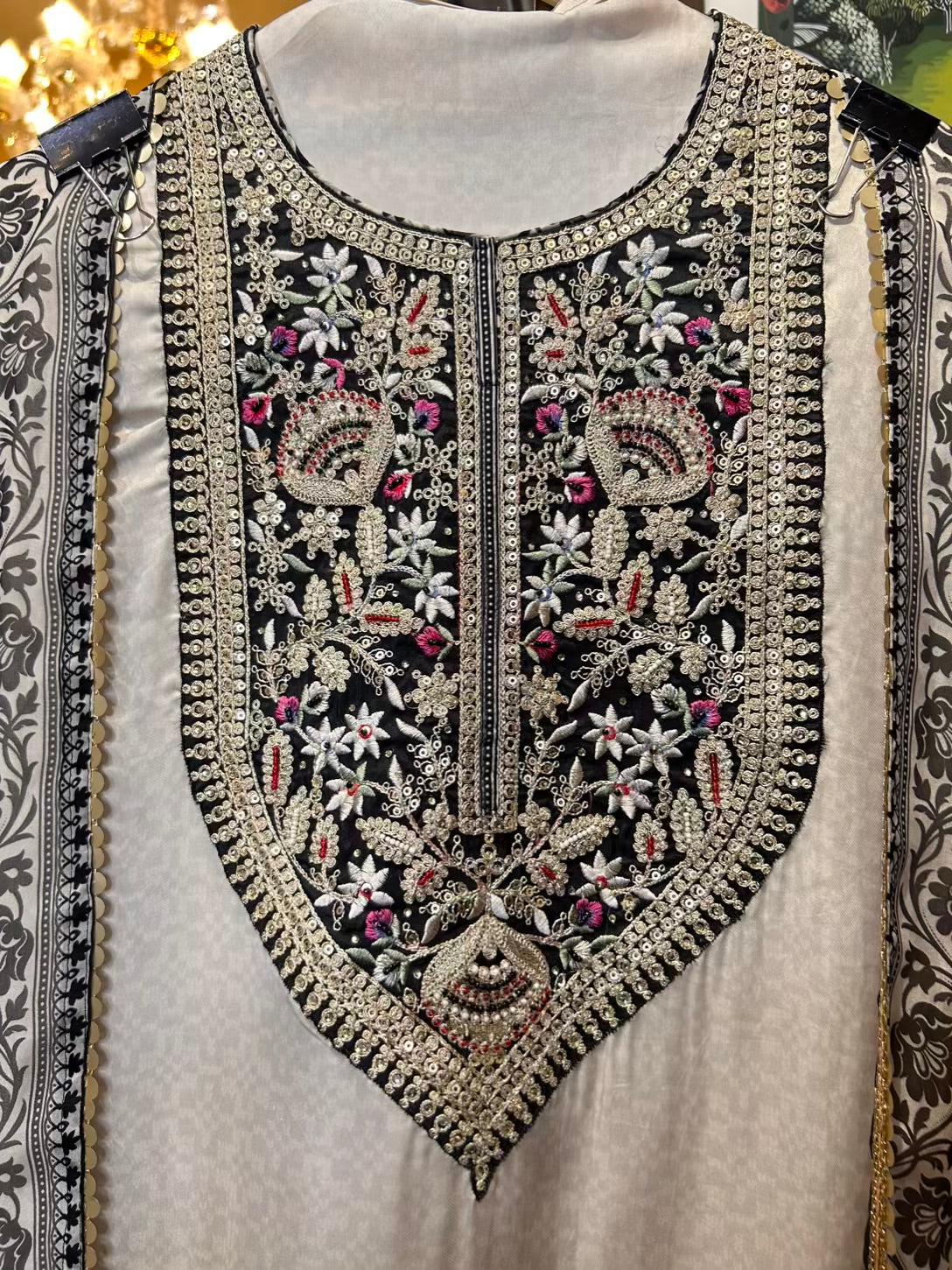 Mehira-é-Gul (Ivory)