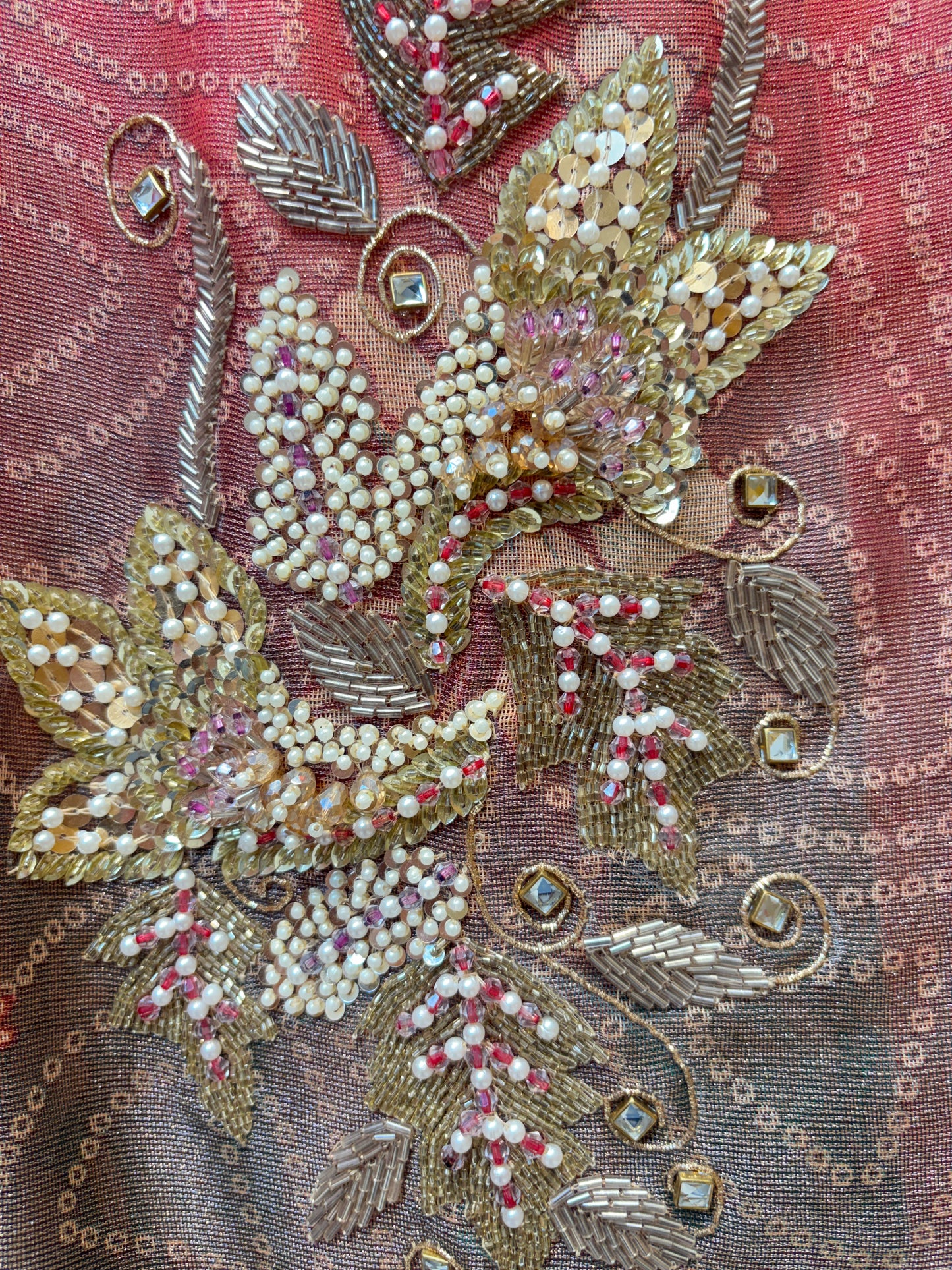 Leher Noor Suit