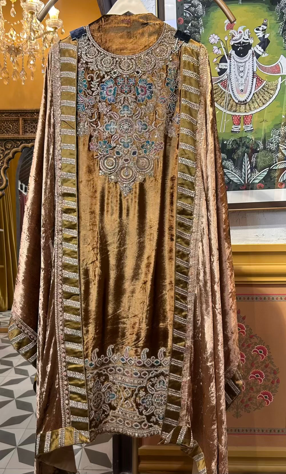 Zohraé-Velvet Suit (Brown)